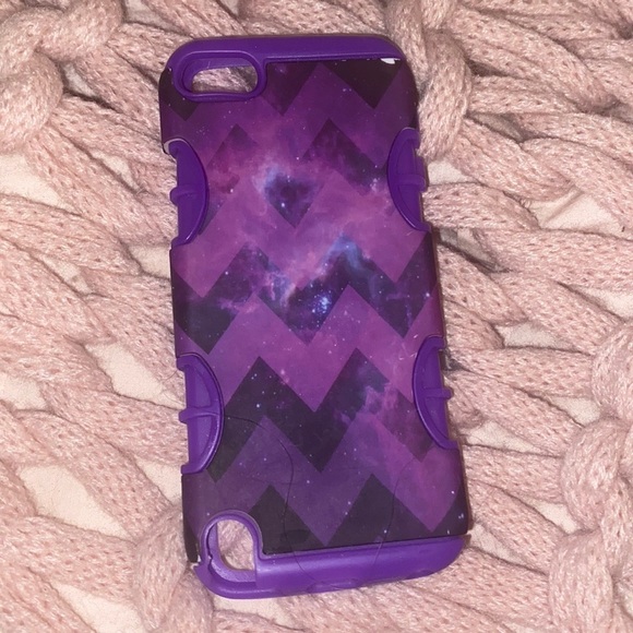 Pink iPod Touch 5th Generation - Picture 4 of 5